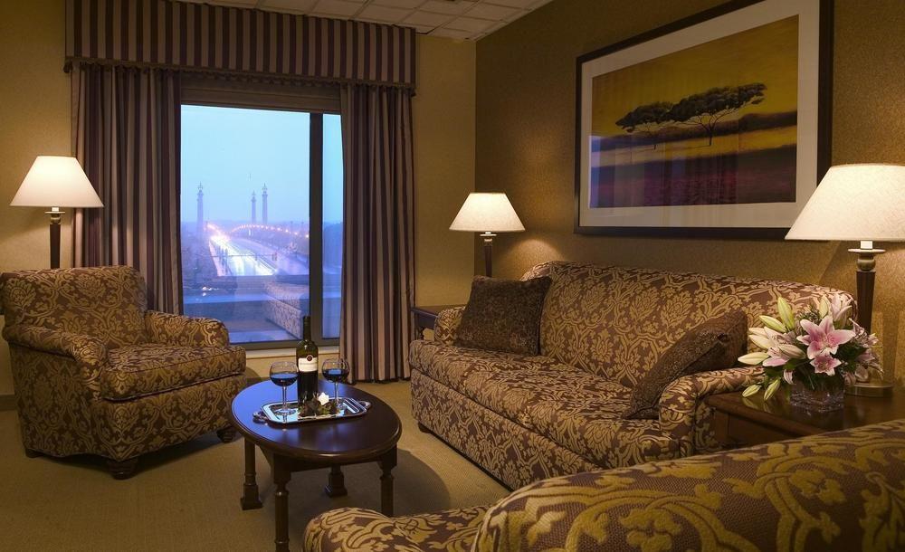 Sheraton Springfield Monarch Place Hotel Extérieur photo